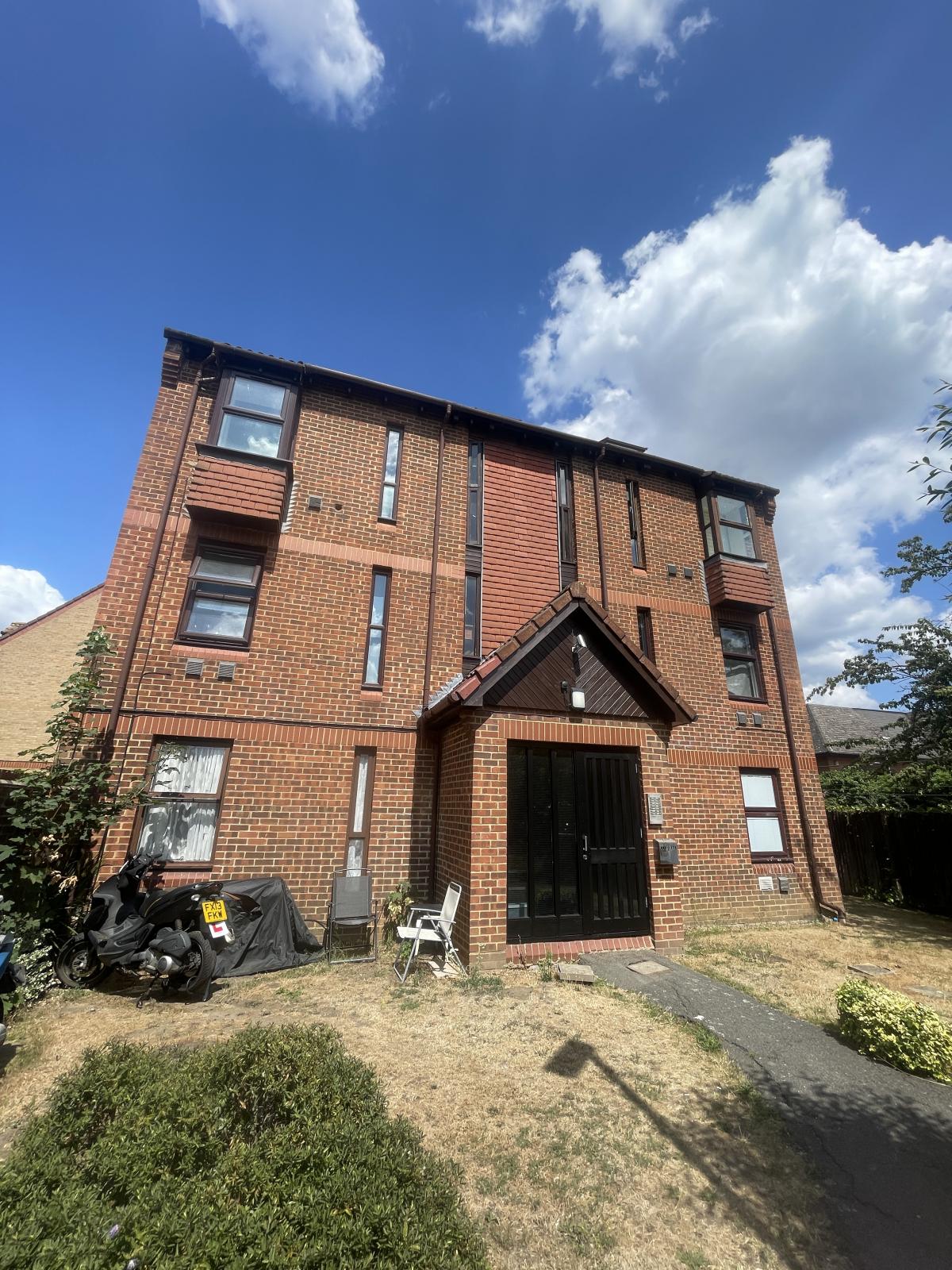 Flat Pilgrims Close in Greater London
