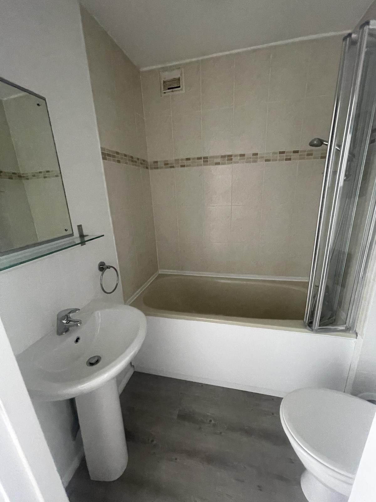Flat Pilgrims Close in Greater London