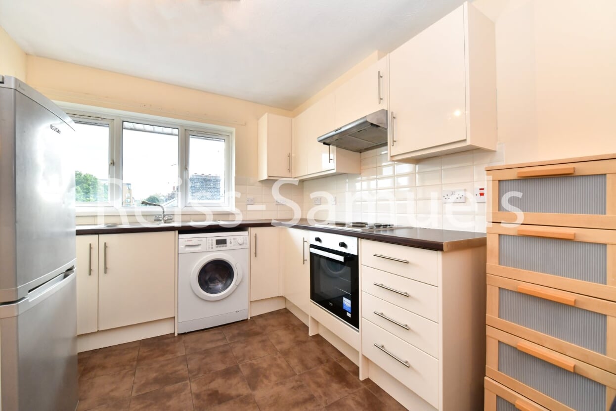 Flat Ambassador Square in Greater London