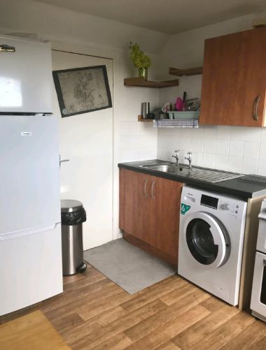 Room Calder Crescent in City of Edinburgh