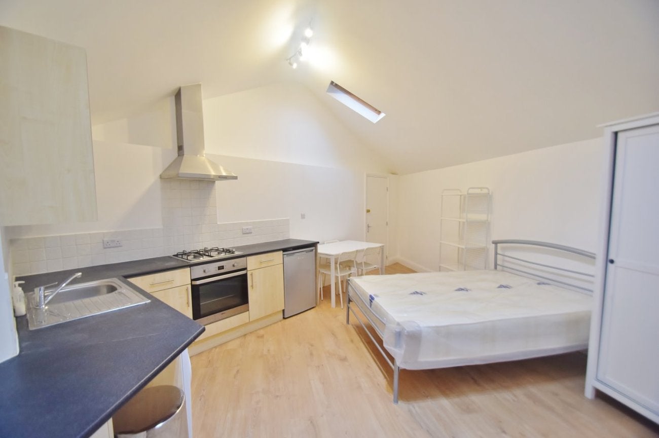 Flat Golders Green Crescent in Greater London