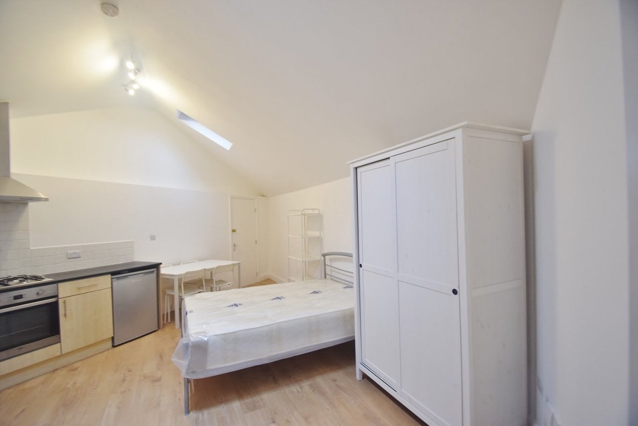 Flat Golders Green Crescent in Greater London