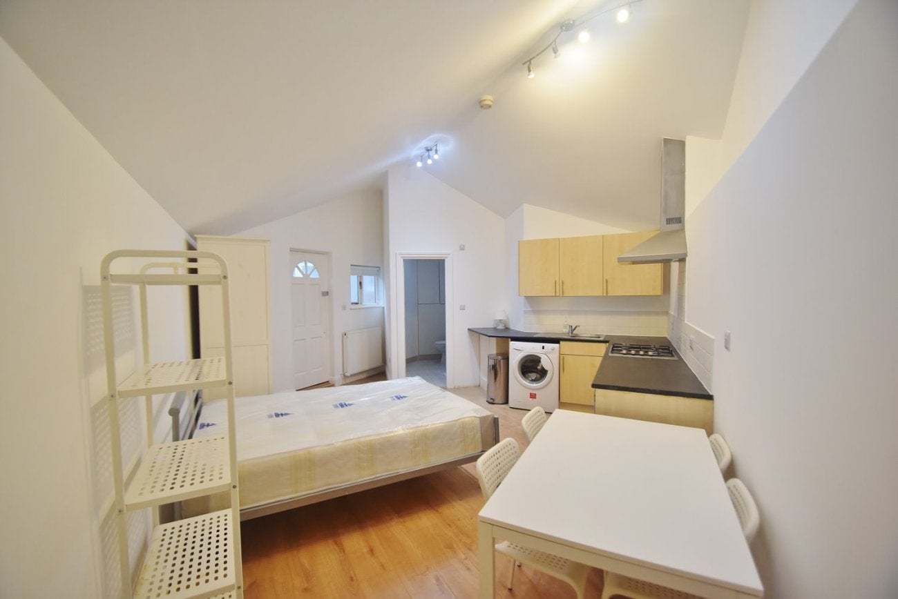 Flat Golders Green Crescent in Greater London