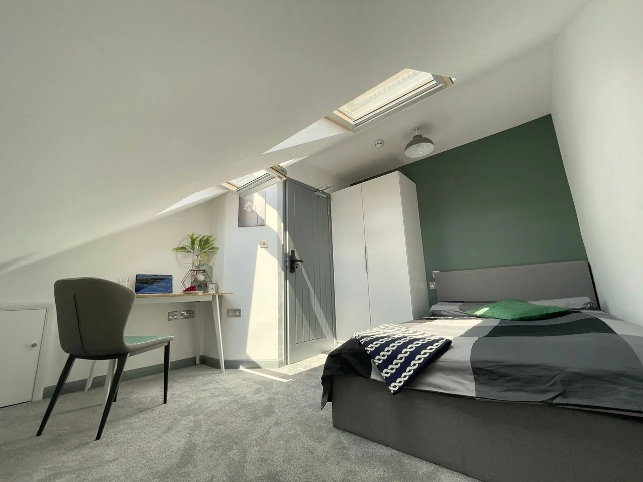Room Stafford Road in Greater London
