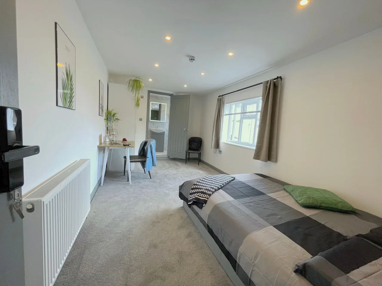 Room Stafford Road in Greater London