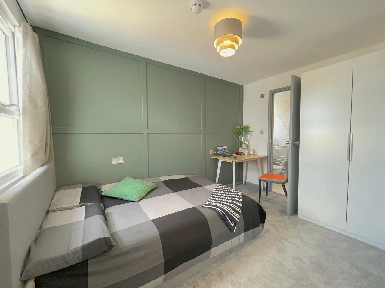 Room Stafford Road in Greater London