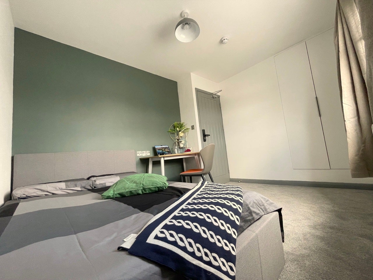 Room Stafford Road in Greater London