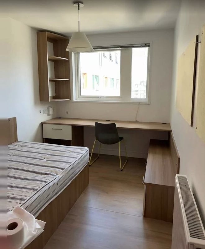 Room Watermead Way in Greater London