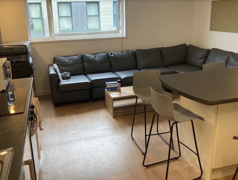 Room Watermead Way in Greater London