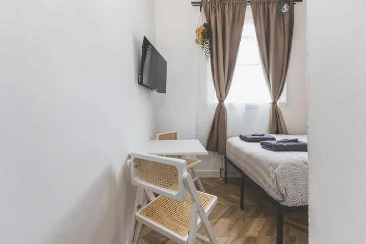 Flat Kelvin Road in Greater London