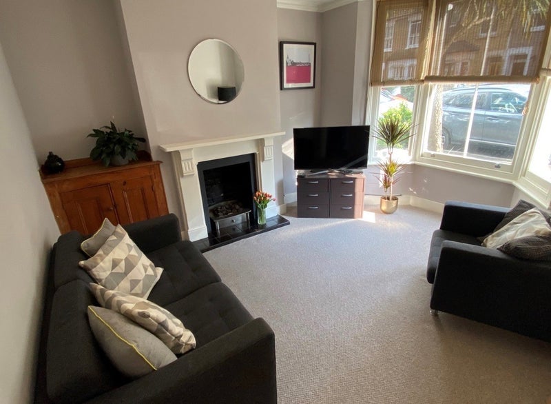 Room Fearon Street in Greater London
