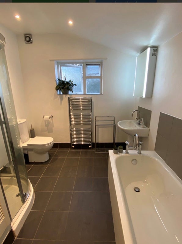 Room Fearon Street in Greater London