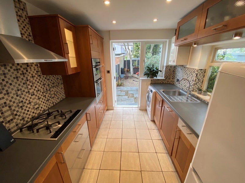Room Fearon Street in Greater London