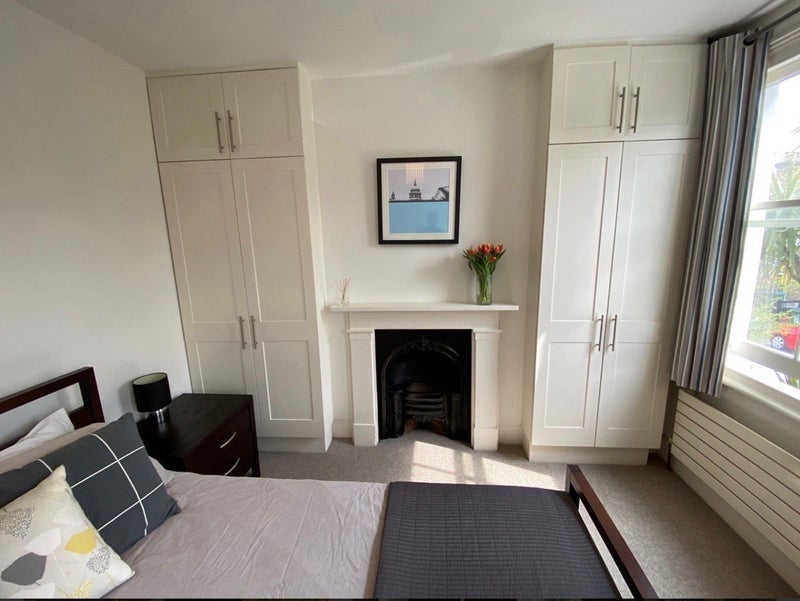 Room Fearon Street in Greater London