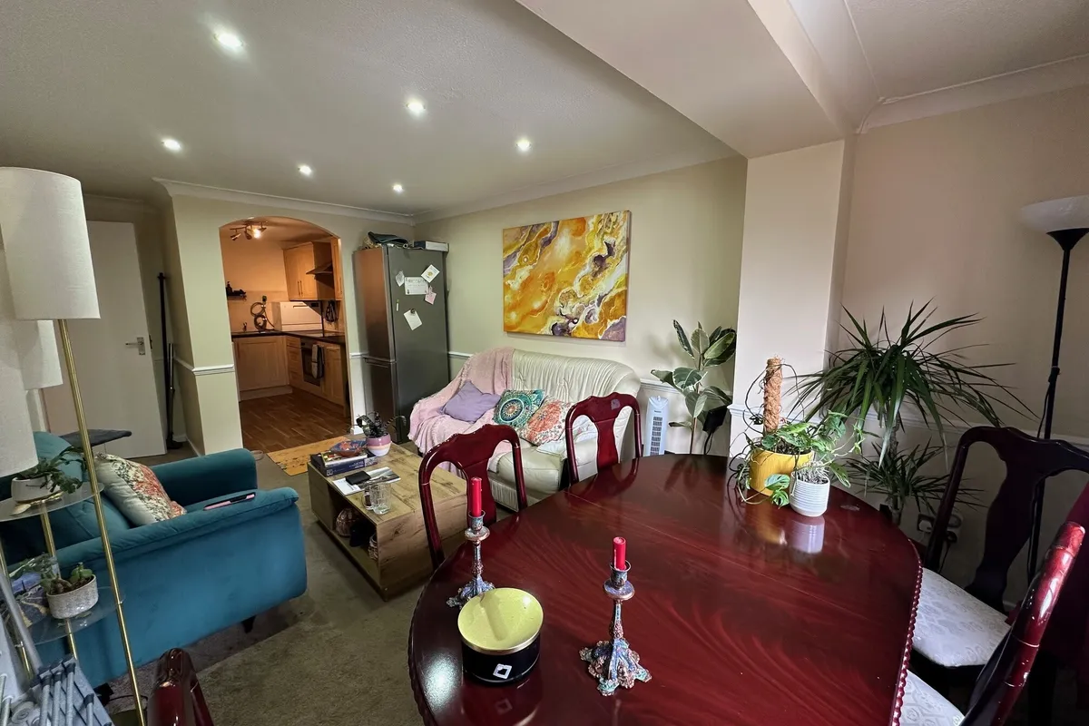 Flat Eleanor Way in Waltham Cross