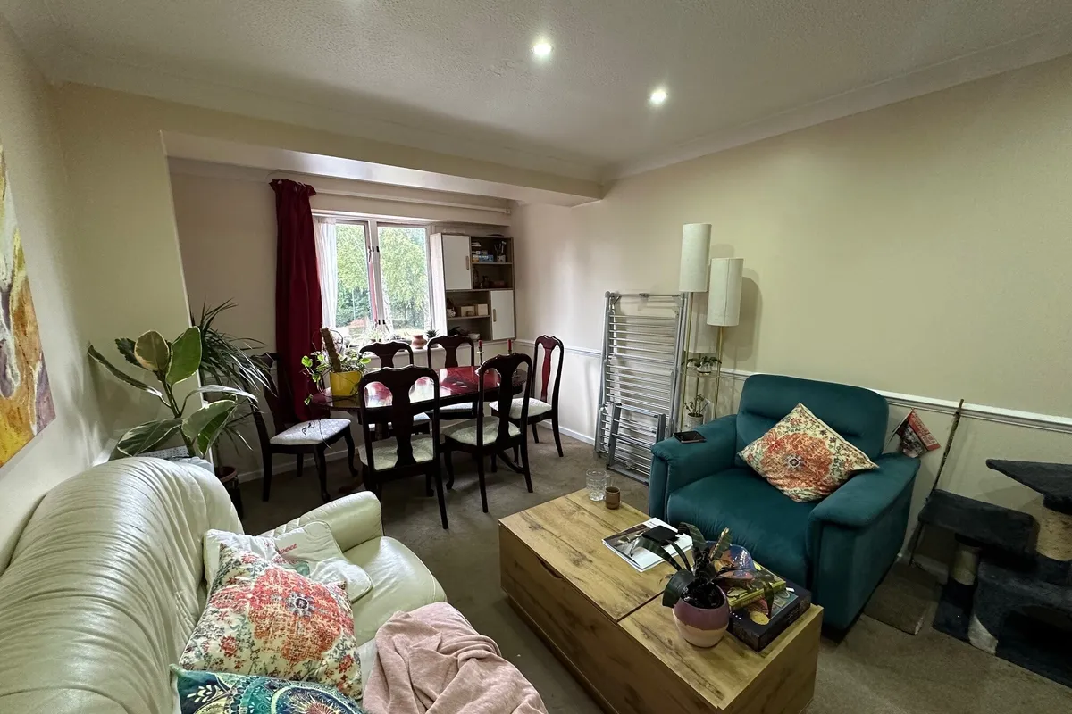 Flat Eleanor Way in Waltham Cross