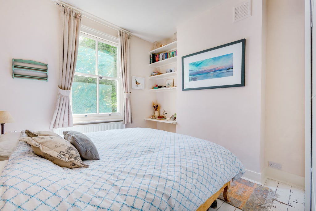 Flat Brailsford Road in Greater London