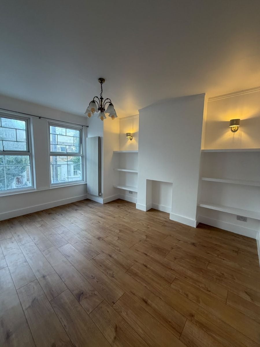 Flat Valetta Road in Greater London