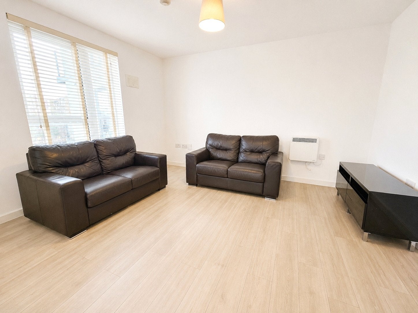 Flat York Road in Woking