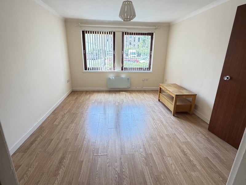Flat Leyden Court in Glasgow
