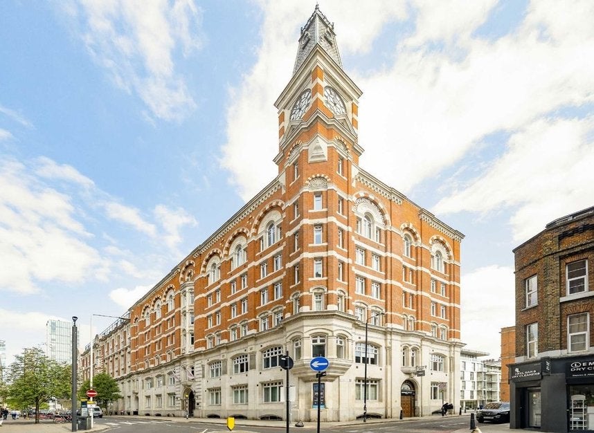 Flat Leman Street in Greater London