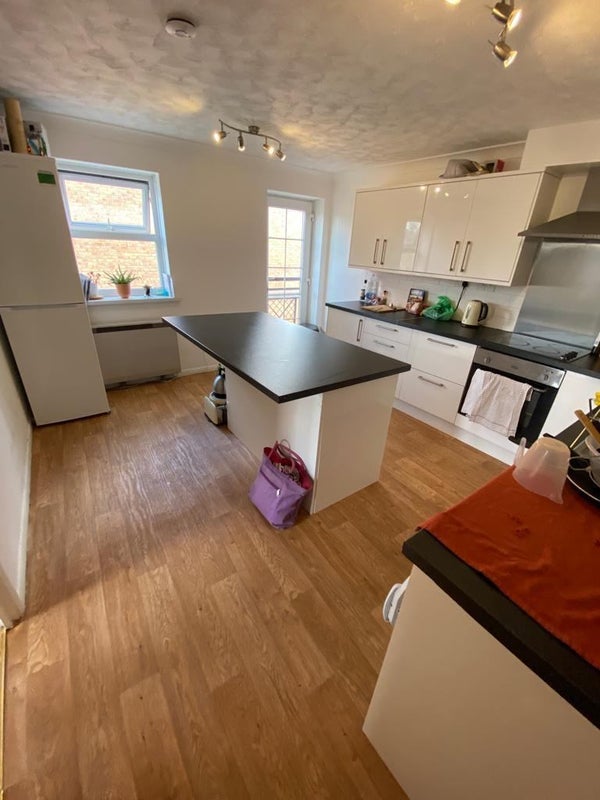 Flat Celerity Drive in Cardiff