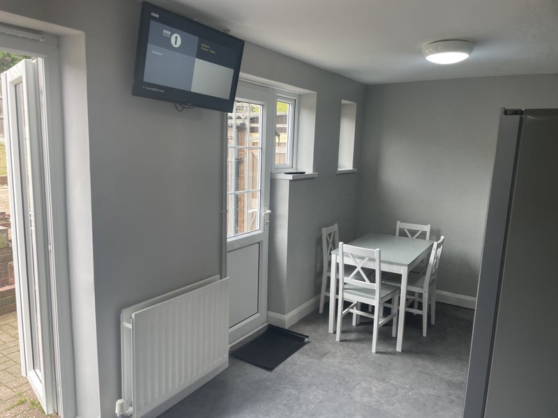 Room Sherwood Drive in Melton