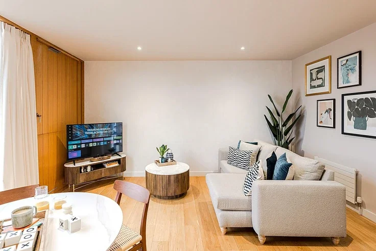 Flat Northdown Street in Greater London