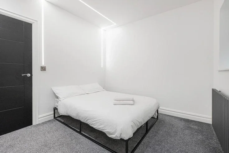 Flat Gresham Road in Greater London