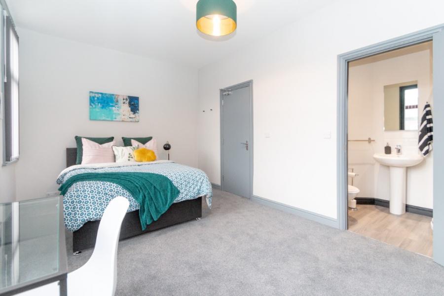 Room Ashland Avenue in Wigan
