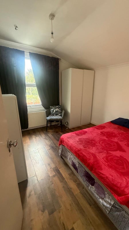 Room Bruce Road in Greater London