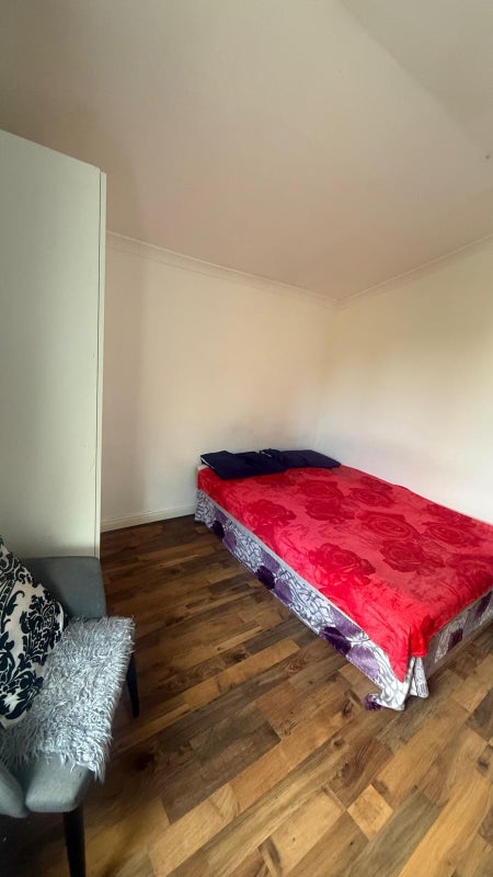 Room Bruce Road in Greater London