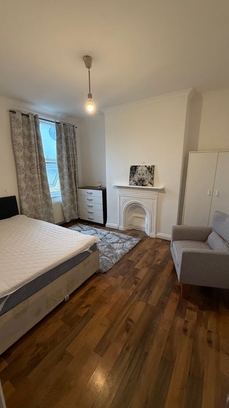 Room Bruce Road in Greater London