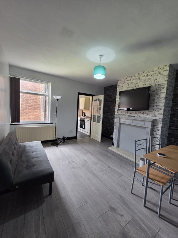 Room Ovington Grove in Newcastle upon Tyne
