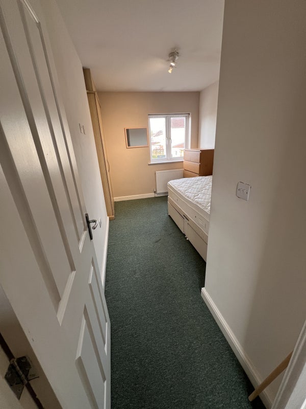 Room Maelog Road in Cardiff