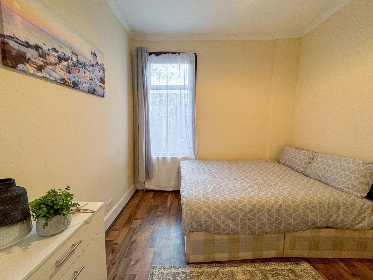 Room Holland Road in Greater London
