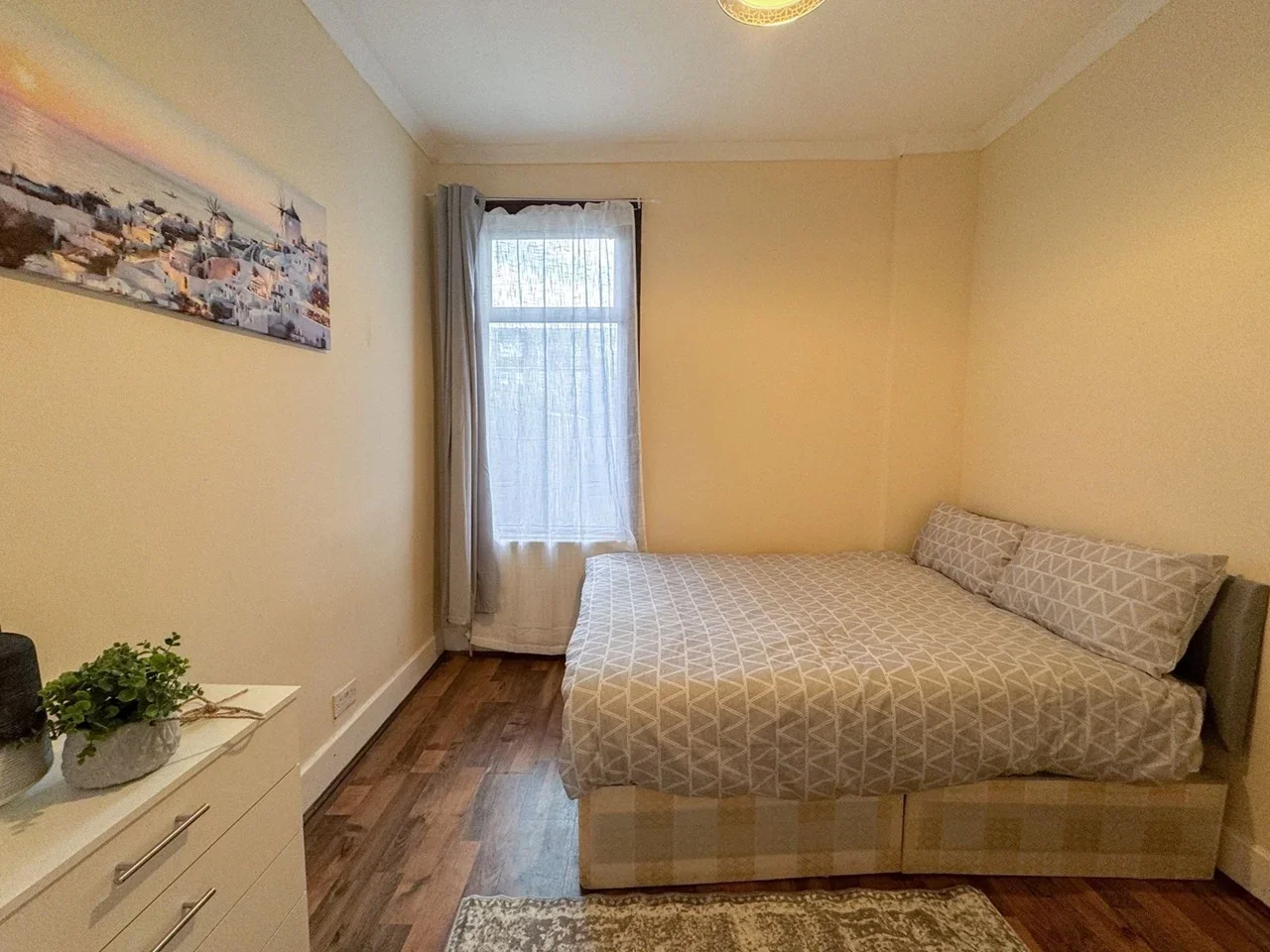 Room Holland Road in Greater London