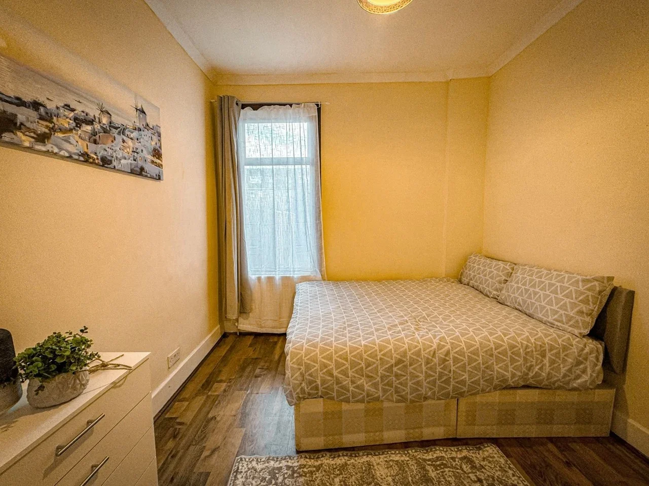 Room Holland Road in Greater London