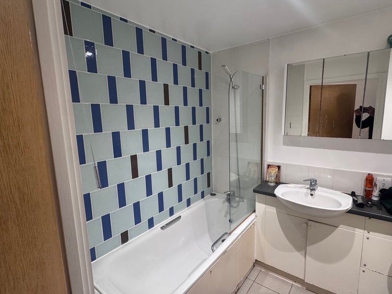 Room Clephane Road in Greater London