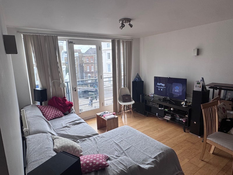 Room Clephane Road in Greater London