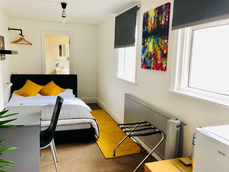 Room Waddon Road in Greater London