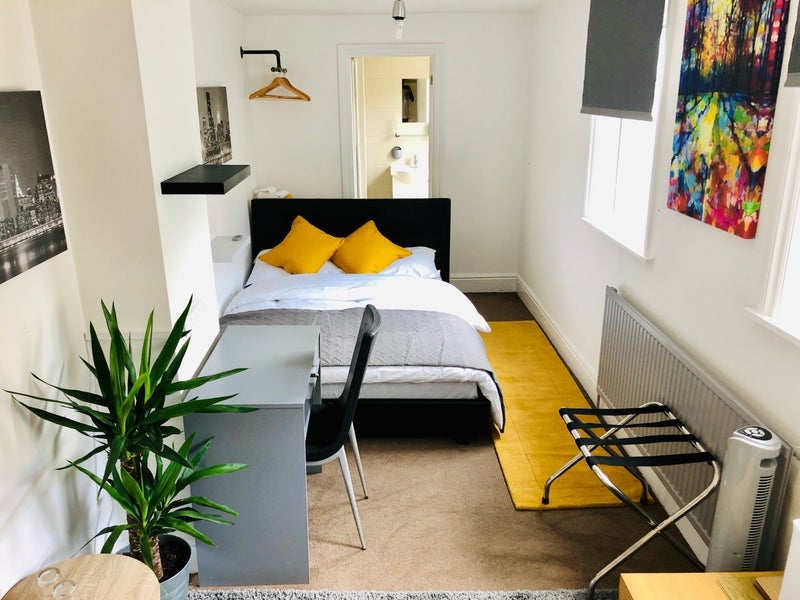 Room Waddon Road in Greater London