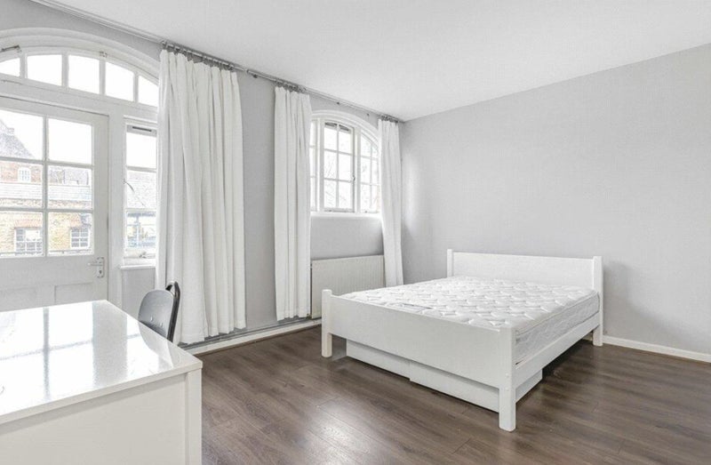Room Club Row in Greater London
