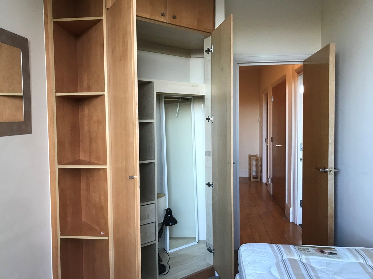 Room Belvedere Road in Greater London