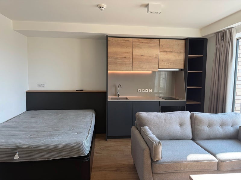 Flat De Montfort Way in Coventry
