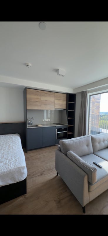 Flat De Montfort Way in Coventry