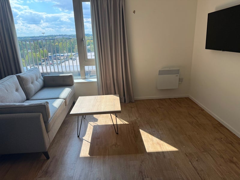 Flat De Montfort Way in Coventry