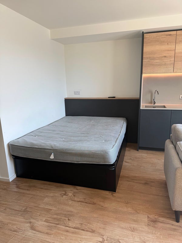 Flat De Montfort Way in Coventry