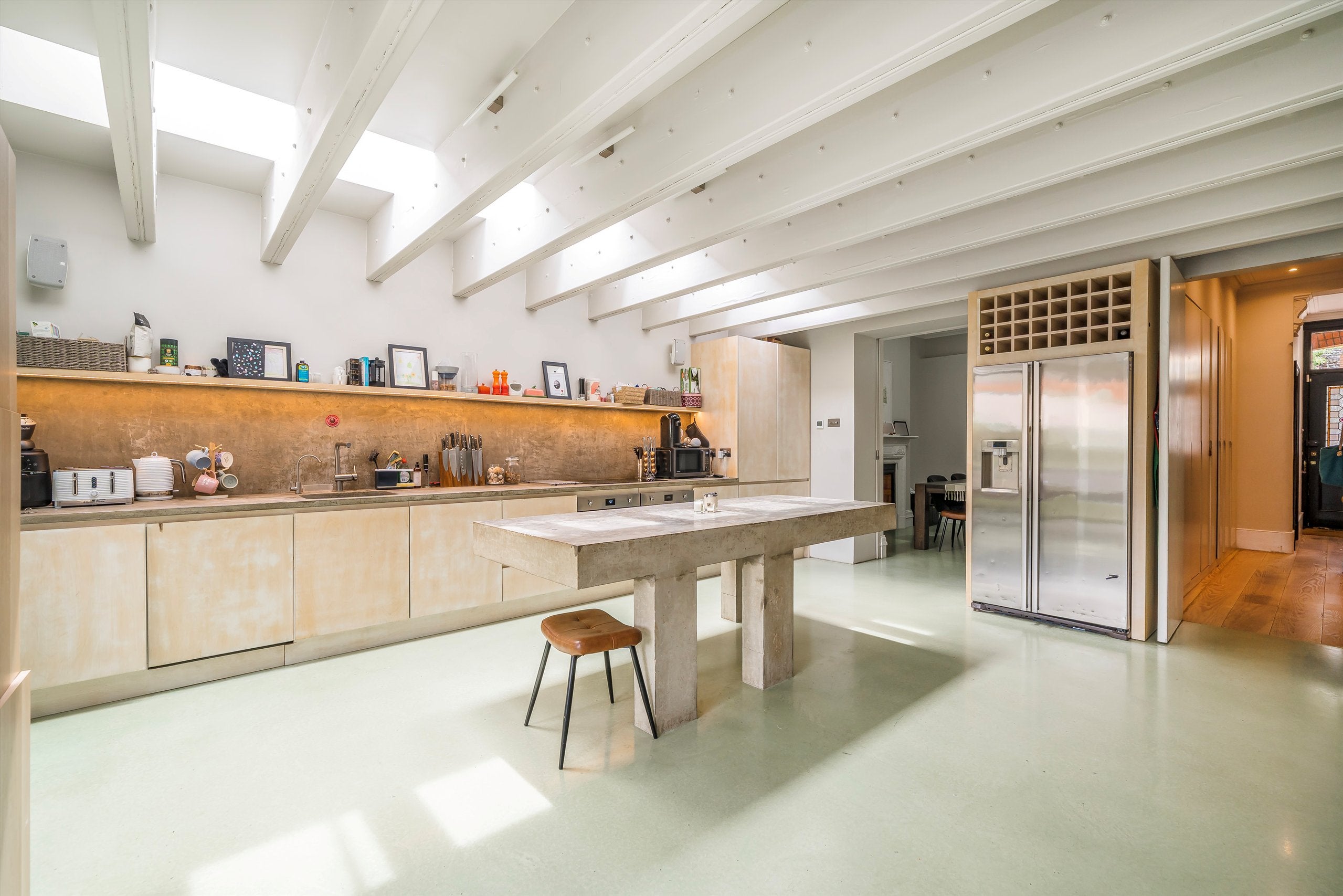 House Goldsmith Avenue in Greater London