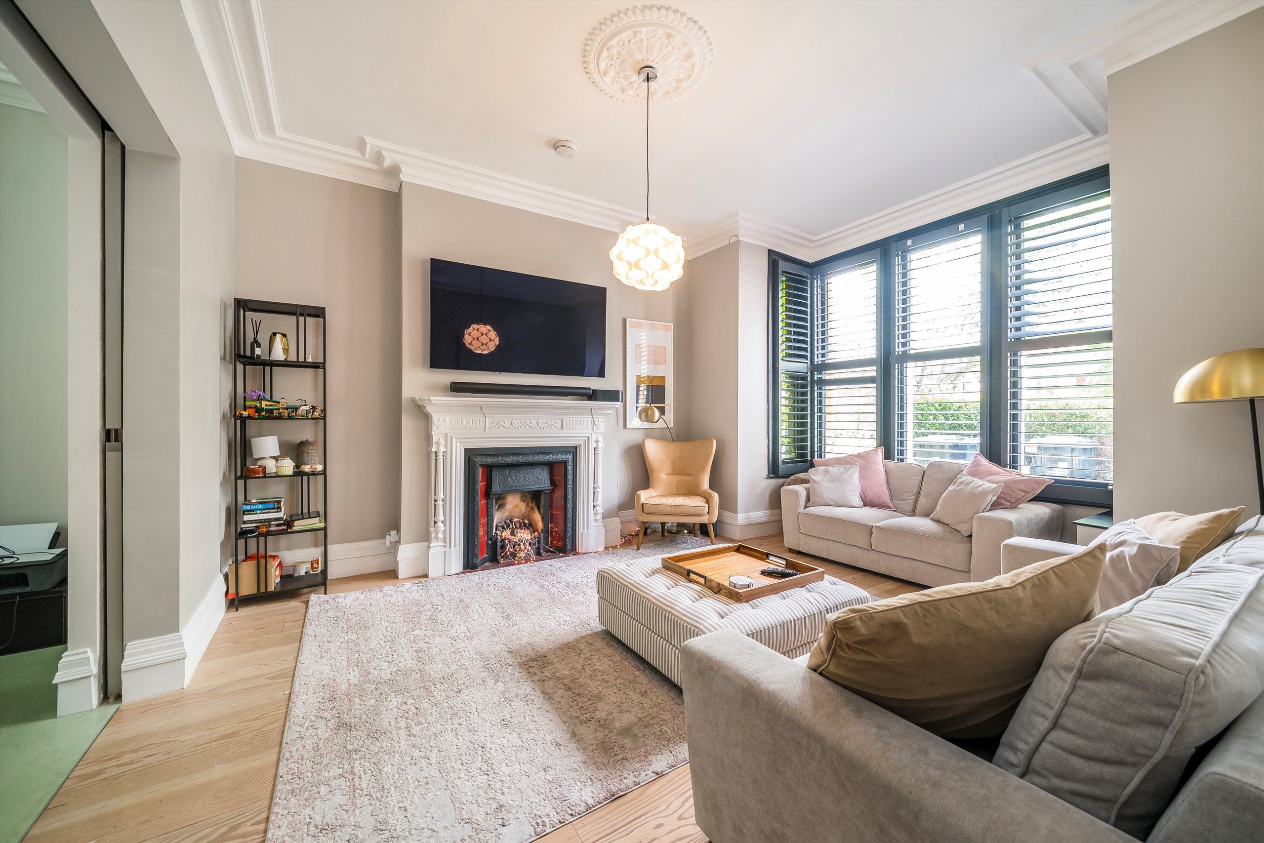 House Goldsmith Avenue in Greater London